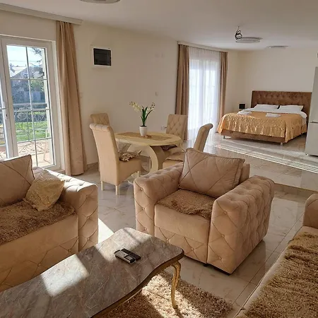 Dina Lux 2 ヤゴディナ