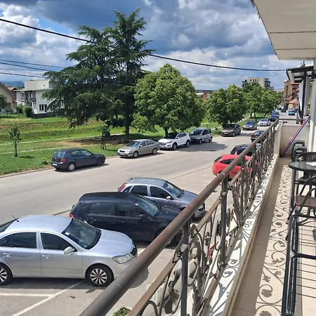 Dina Lux 2 アパート